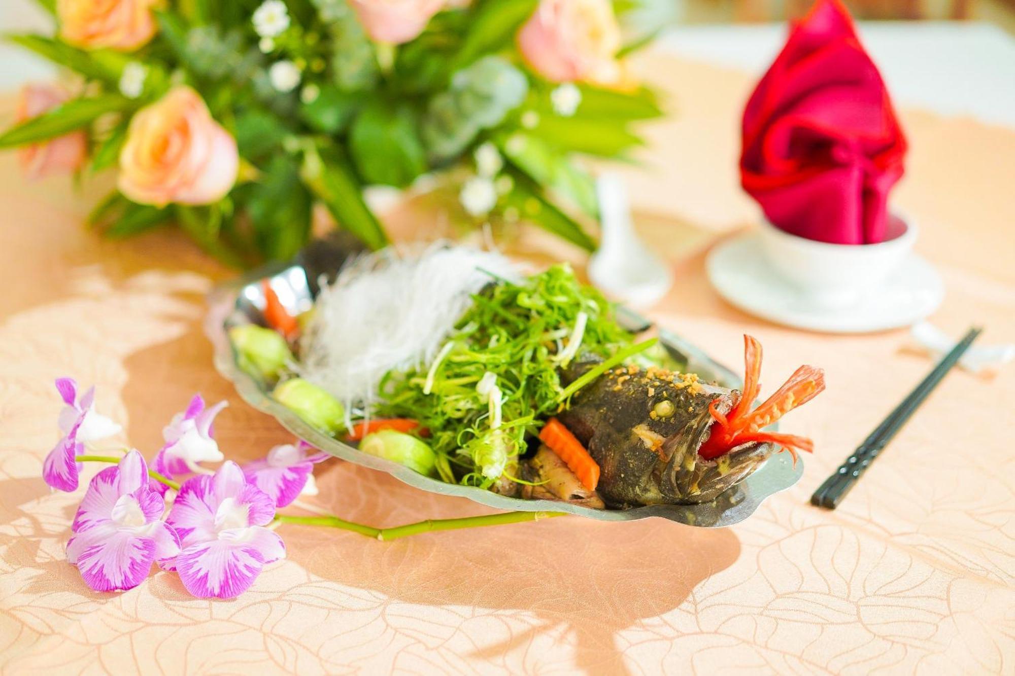 Hoa Binh 1 Hotel Long Xuyen Exterior photo